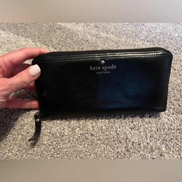 Kate Spade Zip Around Wallet ♠️ - Picture 2 of 8